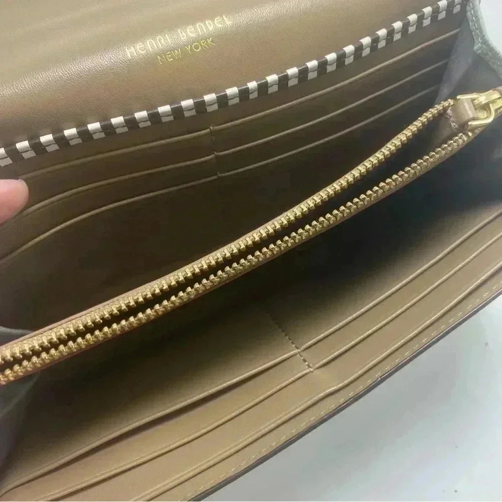 Henri Bendel pebbled leather wallet gold accent bendelgirl